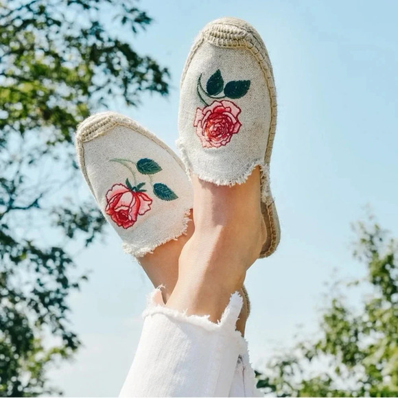 Soludos Vogue 125th Anniversary Limited Edition La Vie en Rose frayed mules - Picture 2 of 5